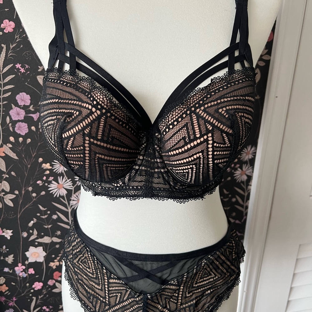 Black Lace Lingerie Set - image 1